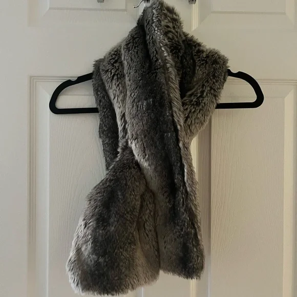 🌲 LOFT Faux Fur Gray and Brown Stole/Wrap - Picture 4 of 4